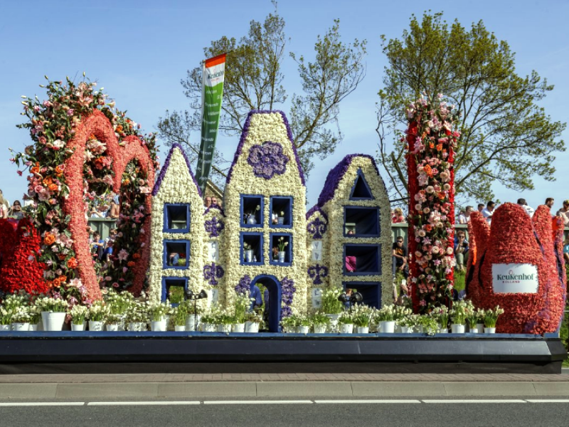 large-1-Keukenhof_Bloemencorso_re.png